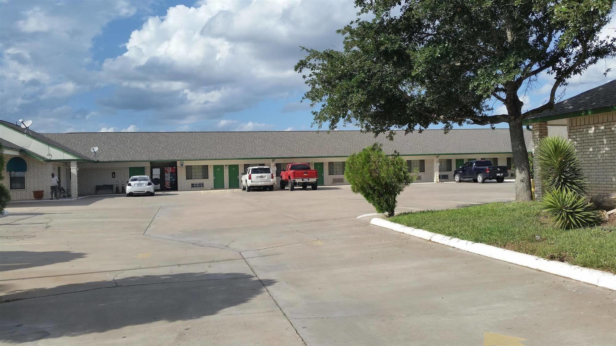Garden Inn & Suites Hebbronville Dış mekan fotoğraf