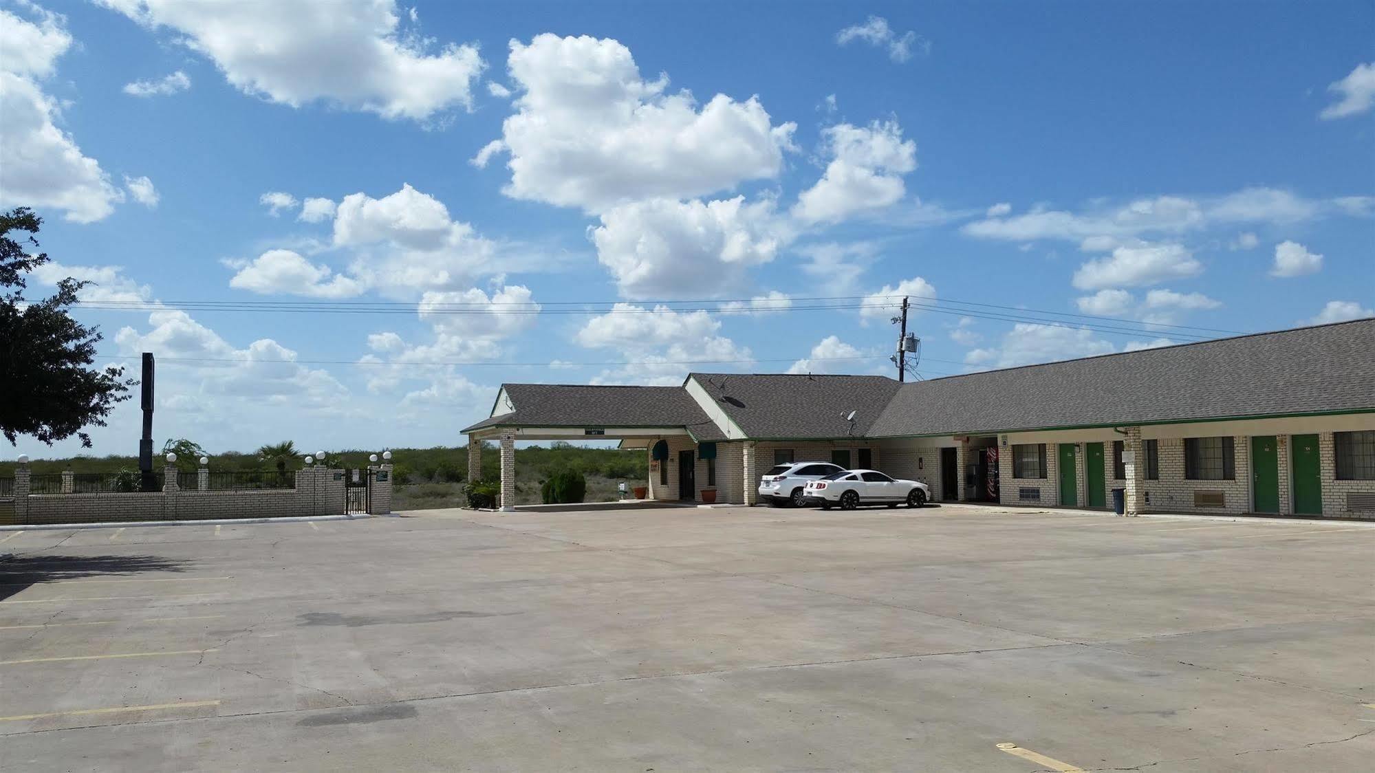 Garden Inn & Suites Hebbronville Dış mekan fotoğraf